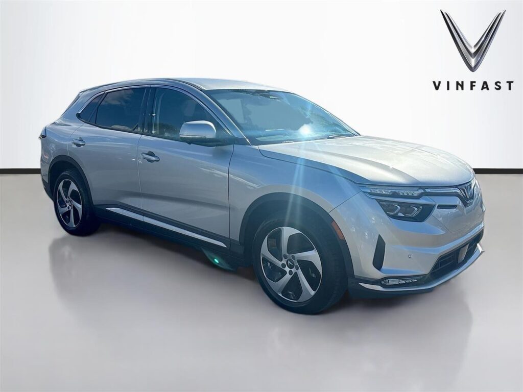 2025 VinFast VF 8 Eco