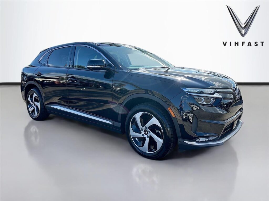 2025 VinFast VF 8 Eco