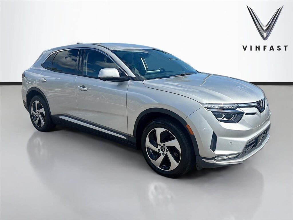 2025 VinFast VF 8 Eco