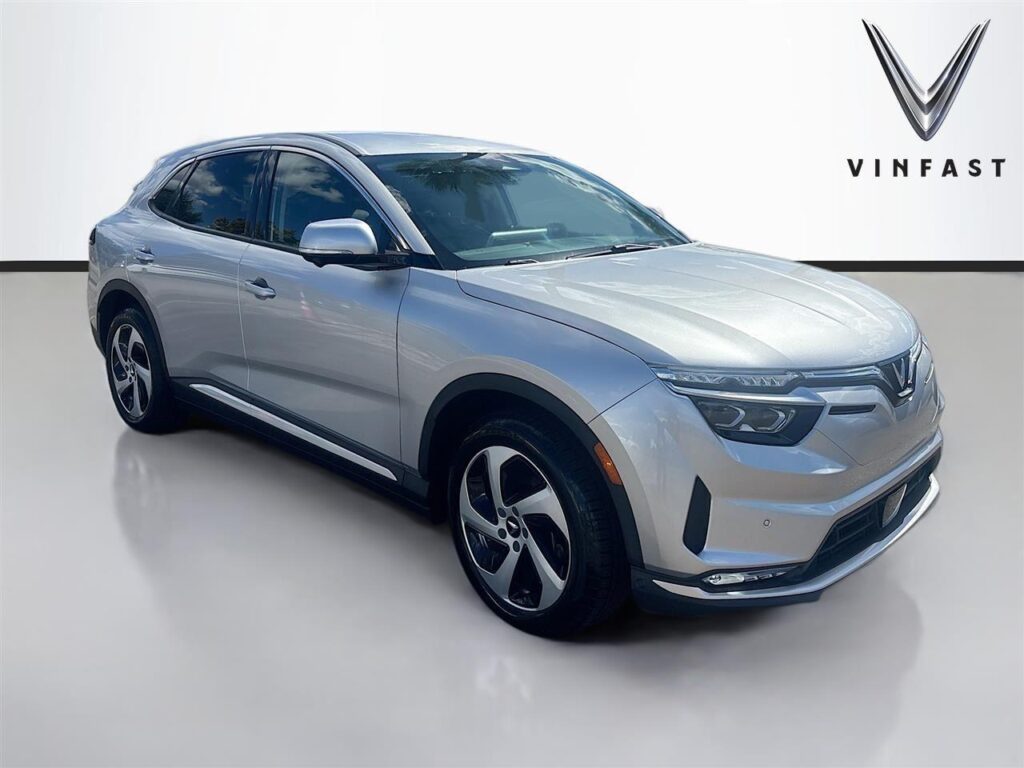 2025 VinFast VF 8 Eco