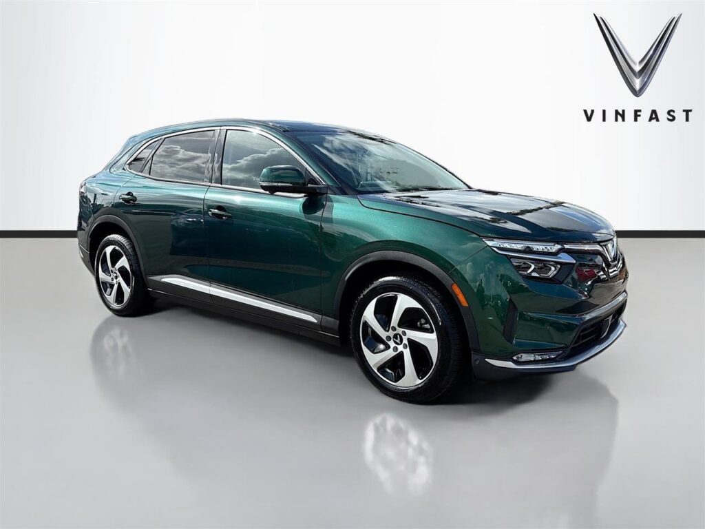 2025 VinFast VF 8 Eco