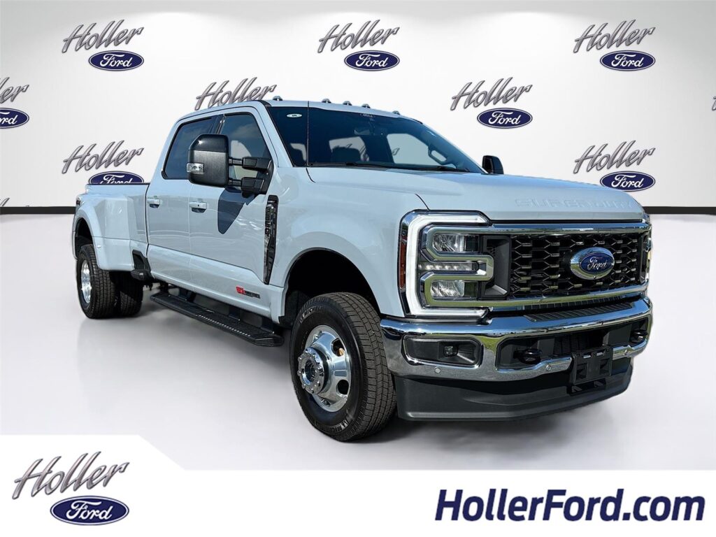 2026 Ford Super Duty F-350 DRW LARIAT